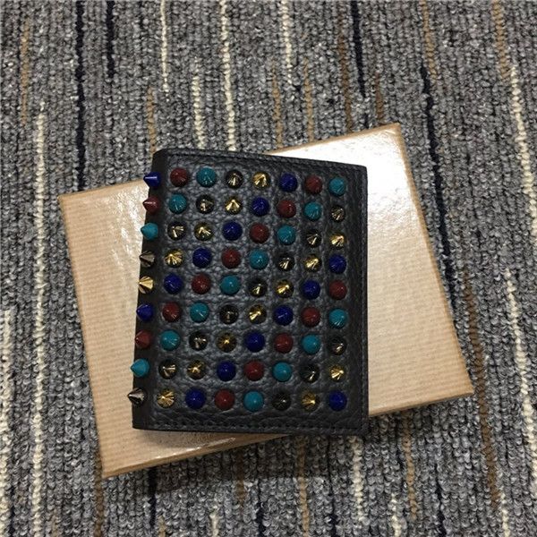 2020 summer high-quality black leather leather wallet star with the same gradient rivets short paragraph folding multicolor wallet card bag, Red;black
2020 summer high-quality black leather leather wallet star with the same gradient rivets short paragraph folding multicolor wallet card bag, Red;black