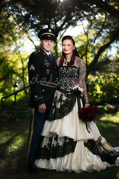 vintage medieval gothic wedding dresses black with ivory strapless garden country wedding gowns taffeta lace zipper bohemian wedding dress, White
vintage medieval gothic wedding dresses black with ivory strapless garden country wedding gowns taffeta lace zipper bohemian wedding dress, White