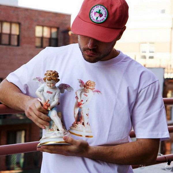 20ss cupid sculpture print box logo tee fashion street skateboard t-shirt men women simple casual short sleeves breathable t shirt, White;black 
20ss cupid sculpture print box logo tee fashion street skateboard t-shirt men women simple casual short sleeves breathable t shirt, White;black