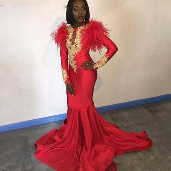 African Red 2K19 Prom Dresses Long Sleeves Gold Appliques Feathers Satin Formal Mermaid Evening Dress Black Women Party Gowns
African Red 2K19 Prom Dresses Long Sleeves Gold Appliques Feathers Satin Formal Mermaid Evening Dress Black Women Party Gowns