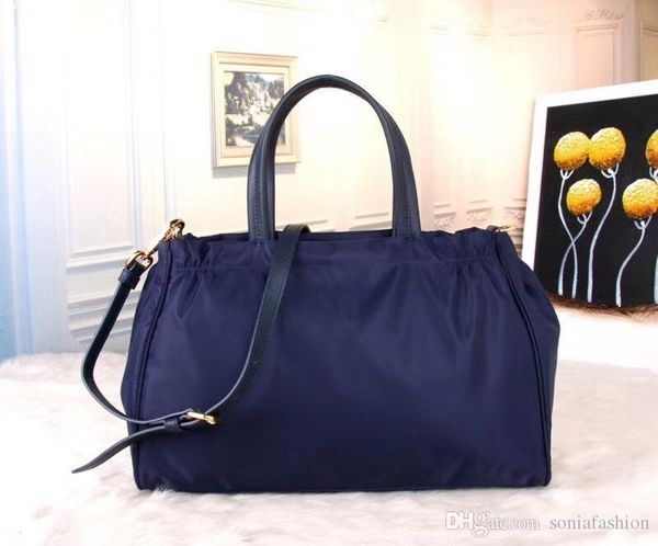 fashion sell classic woman bag designer made of the parachute waterproof fabric woman tote bag
fashion sell classic woman bag designer made of the parachute waterproof fabric woman tote bag