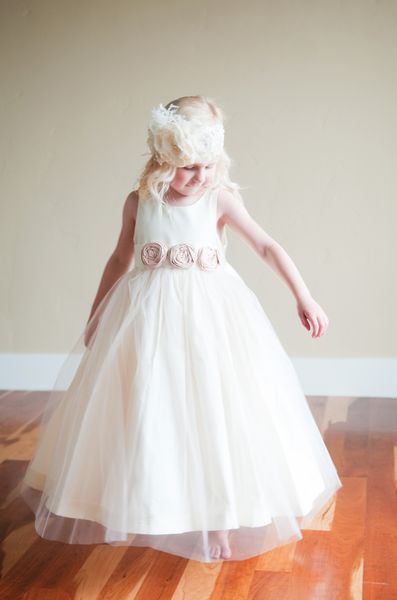 2019 latest arrival ivory girls dresses a line tulle jewel neckline flowers belt kids pageant dresses girls party gowns, White;blue
2019 latest arrival ivory girls dresses a line tulle jewel neckline flowers belt kids pageant dresses girls party gowns, White;blue