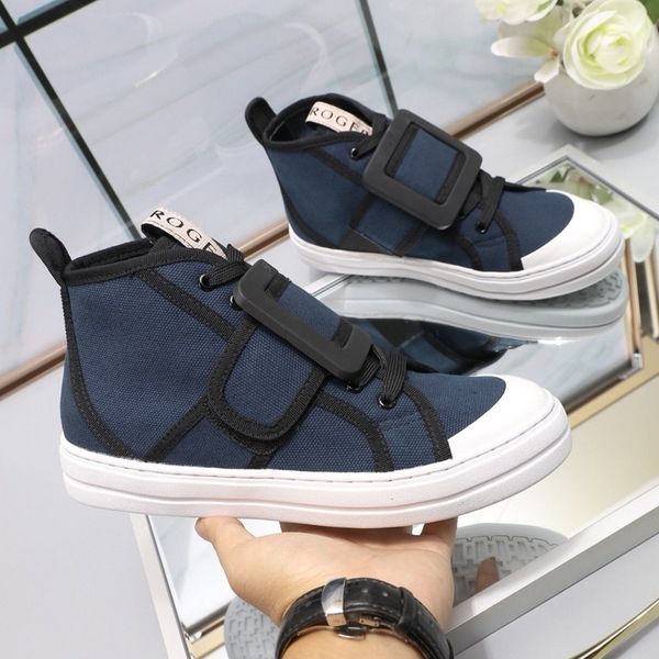 new high-end brand summer ladies boots v4 leather flat womens sandals casual shoes with original box size:35-39, Black
new high-end brand summer ladies boots v4 leather flat womens sandals casual shoes with original box size:35-39, Black