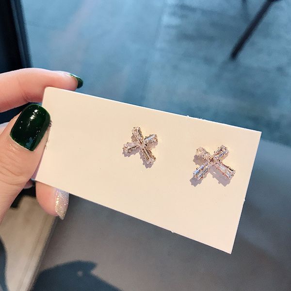dominated 2019 fashion metal geometric cubic zirconia design women delicate temperament joker stud earrings new, Golden;silver
dominated 2019 fashion metal geometric cubic zirconia design women delicate temperament joker stud earrings new, Golden;silver