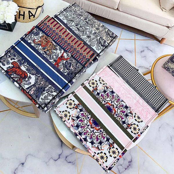 fashion designer high edition letter shopping bag women's spring and autumn embroidery handbag large capacity canvas luxury handbag
fashion designer high edition letter shopping bag women's spring and autumn embroidery handbag large capacity canvas luxury handbag
