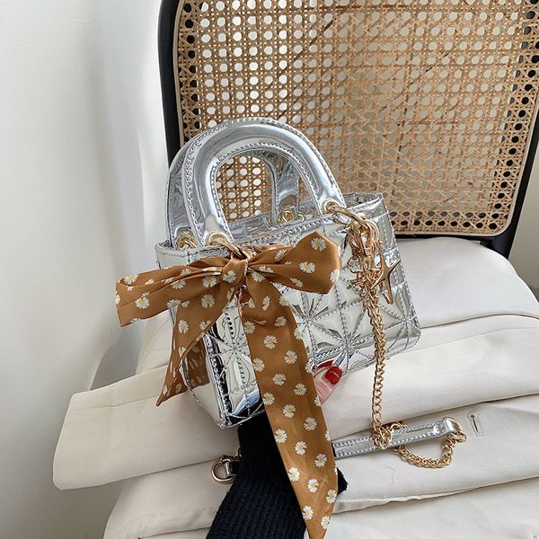wholesal 2020 woman hand bag messenger bags texture small bag women's trendy straddle chain air carrying small square
wholesal 2020 woman hand bag messenger bags texture small bag women's trendy straddle chain air carrying small square