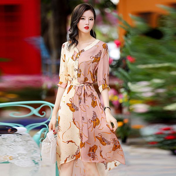 02 heavyweight silk dress 2020 spring new slim v-neck celebrity style printed irregular, Black;gray
02 heavyweight silk dress 2020 spring new slim v-neck celebrity style printed irregular, Black;gray