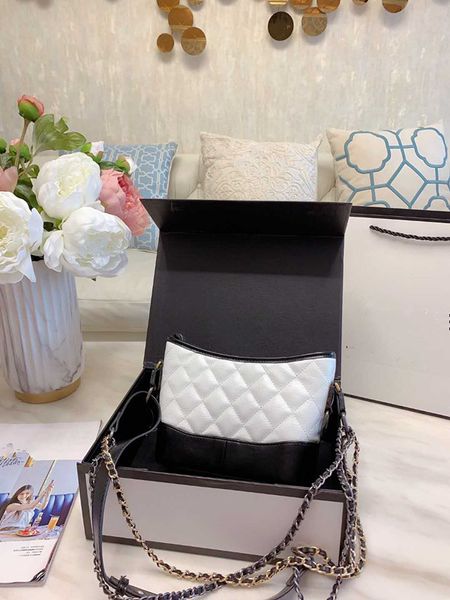spring and summer 2020 new bag women's one shoulder tramp bag fashion chain messenger bag super girl handbag
spring and summer 2020 new bag women's one shoulder tramp bag fashion chain messenger bag super girl handbag