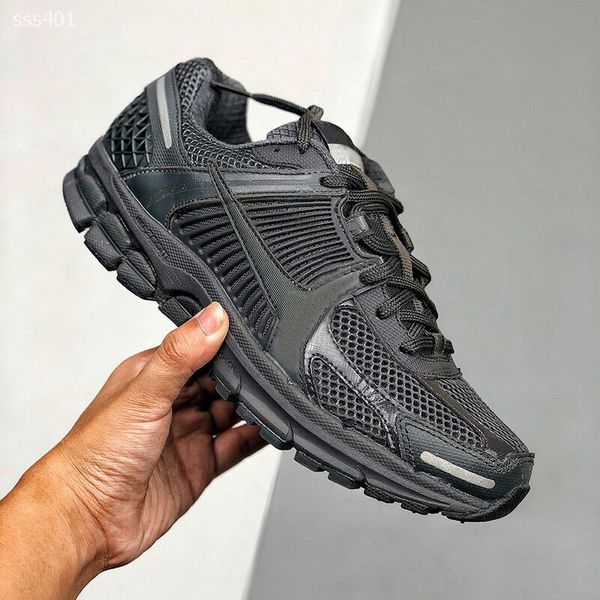 high end designer sneakers men flat fashion retro triple shoes sneakers men classic red bottom sport shoes black white casual shoe 39-45
high end designer sneakers men flat fashion retro triple shoes sneakers men classic red bottom sport shoes black white casual shoe 39-45