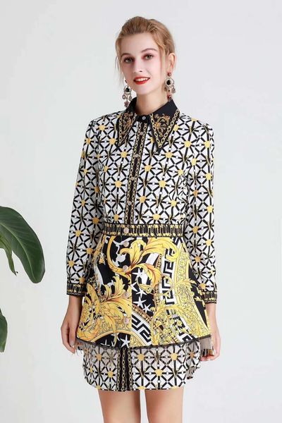 fashion two-piece socialite suit ladies spring 2020 new style diamond-inlaid jacket printed shorts two-piece suit
fashion two-piece socialite suit ladies spring 2020 new style diamond-inlaid jacket printed shorts two-piece suit