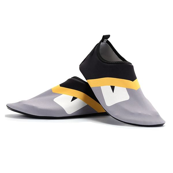 men women water shoes printed lightweight anti-slip quick drying slip on socks footwear summer beach snorkeling shoes
men women water shoes printed lightweight anti-slip quick drying slip on socks footwear summer beach snorkeling shoes