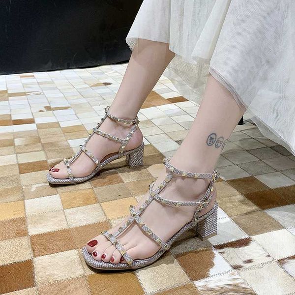 2020 new rivet rome sandals women pumps square heel open toe high heel sandals woman shoes ankle strap shoes ladies, Black
2020 new rivet rome sandals women pumps square heel open toe high heel sandals woman shoes ankle strap shoes ladies, Black