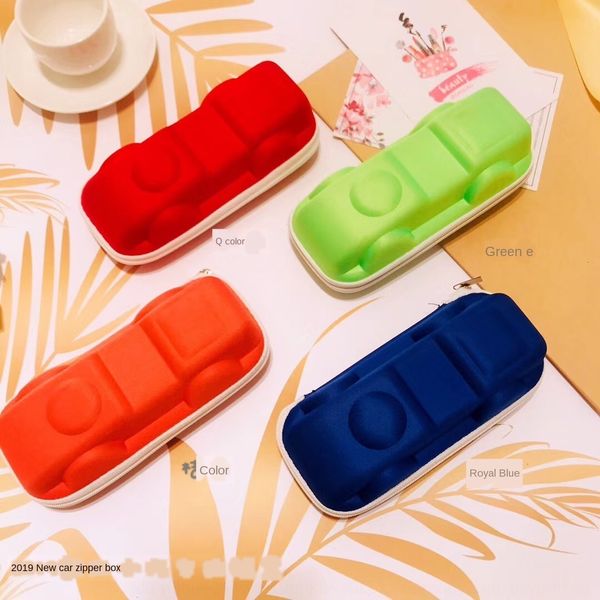 a variety of mixed small white horse small raccoon car zipper box cartoon pu glasses case glasses case box
a variety of mixed small white horse small raccoon car zipper box cartoon pu glasses case glasses case box