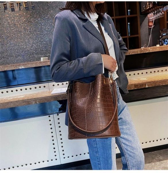 elegant bucket bags new 2020 stone pattern messenger bags female large capacity shoulder pu leather cross body
elegant bucket bags new 2020 stone pattern messenger bags female large capacity shoulder pu leather cross body