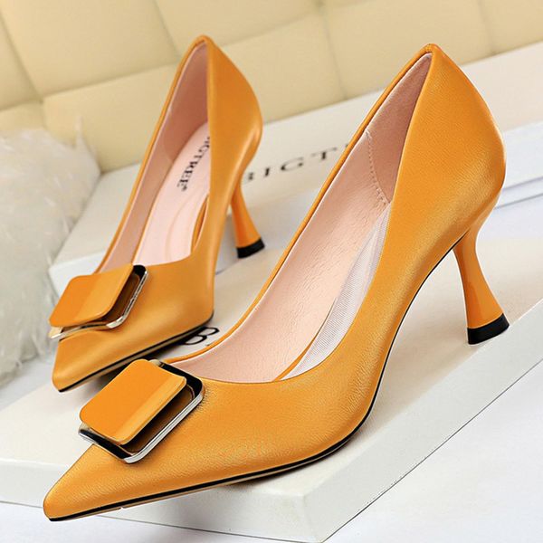 2020 new kitten heels metal button women pumps office shoes high heels pu leather women heels red black women shoes plus size 43 y200702
2020 new kitten heels metal button women pumps office shoes high heels pu leather women heels red black women shoes plus size 43 y200702