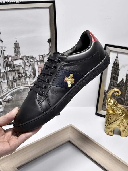 new designer low all red leather bee embroidery casual shoes fashion luxury black white brand sneakers for men women
new designer low all red leather bee embroidery casual shoes fashion luxury black white brand sneakers for men women