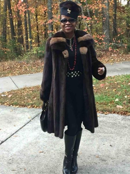 arlenesain custom 2019 new design dark brown color patchwork some sable fur women coat, Black
arlenesain custom 2019 new design dark brown color patchwork some sable fur women coat, Black