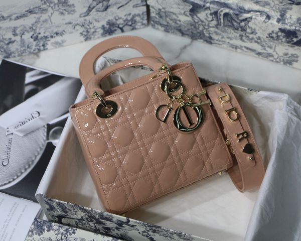 classic lady's single shoulder bag 7a high-end custom quality diagonal cross bag fashion style gold metal accessories with detachable l
classic lady's single shoulder bag 7a high-end custom quality diagonal cross bag fashion style gold metal accessories with detachable l
