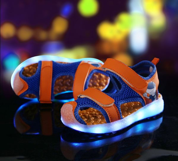 new 2018 summer children led light sandals usb charging kids led luminous shoes girls boys comfortable beach sandals 25-37 t200411, Black;red
new 2018 summer children led light sandals usb charging kids led luminous shoes girls boys comfortable beach sandals 25-37 t200411, Black;red