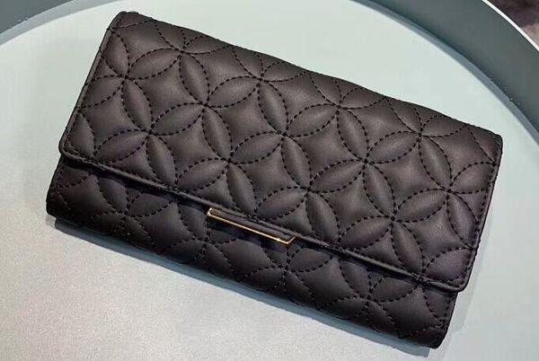5a m68590 20cm capucines elegant quilting lambskin leather long wallets,momogran flower design,come with dust bag+box,dhl ing, Red;black
5a m68590 20cm capucines elegant quilting lambskin leather long wallets,momogran flower design,come with dust bag+box,dhl ing, Red;black