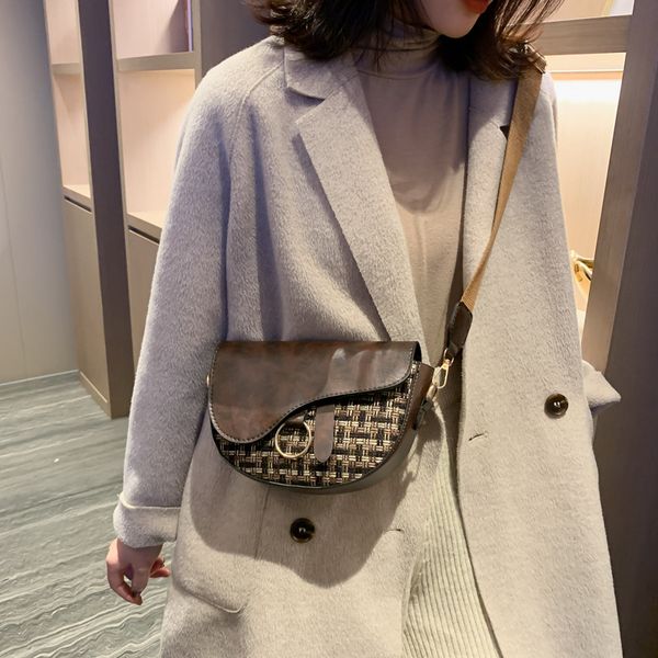 2020 new shoulder bag women's casual fashion korean wide shoulder strap plaid bag saddle
2020 new shoulder bag women's casual fashion korean wide shoulder strap plaid bag saddle