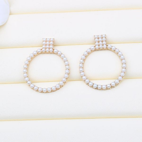 european and american exaggerated fashion personality earrings female pearl circle shape earrings pearl earrings 2019 new
european and american exaggerated fashion personality earrings female pearl circle shape earrings pearl earrings 2019 new