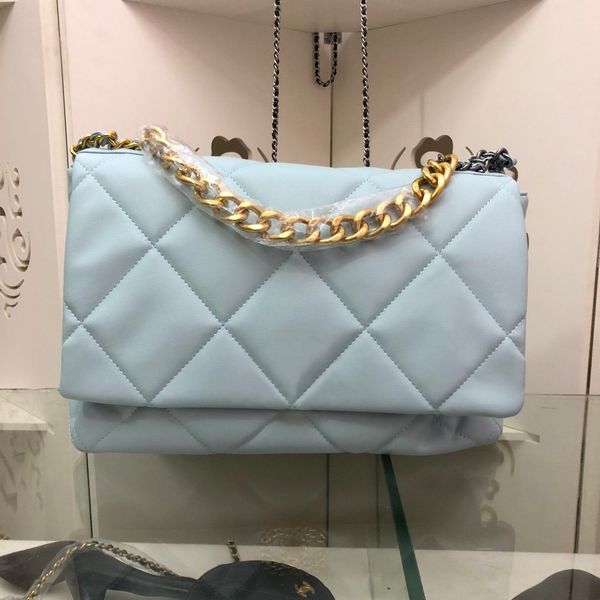 0380 fashionable ladies handbag, designed to carry and carry on one shoulder cross-body, showing the elegant charm of women size: 36.24.14cm
0380 fashionable ladies handbag, designed to carry and carry on one shoulder cross-body, showing the elegant charm of women size: 36.24.14cm