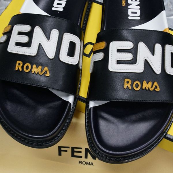 2019 new men's luxury designer slippers letter stripes with classic shoes designer shoes brown black and white n06 size 38-45
2019 new men's luxury designer slippers letter stripes with classic shoes designer shoes brown black and white n06 size 38-45