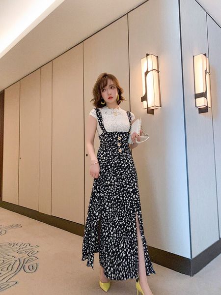2020 summer new xiaozhongchao brand temperament women's cm stand collar lace + printed split large skirt with back skirt two piece suit, White
2020 summer new xiaozhongchao brand temperament women's cm stand collar lace + printed split large skirt with back skirt two piece suit, White