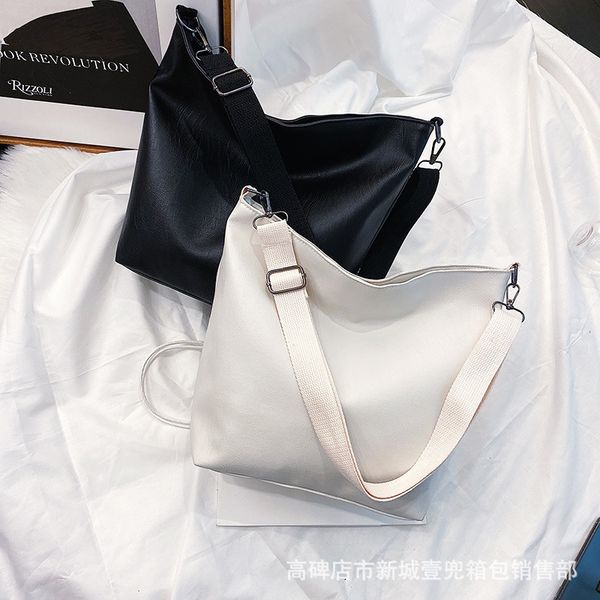 2020 new women's bag shoulder small bag texture diagonal large korean capacity bucket wide shoulder strap
2020 new women's bag shoulder small bag texture diagonal large korean capacity bucket wide shoulder strap