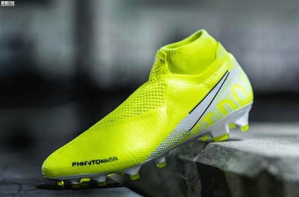 soccer cleats barely volt white new lights phantom vsn elite df fg football boot phantom vsn elite df volt cleat with box
soccer cleats barely volt white new lights phantom vsn elite df fg football boot phantom vsn elite df volt cleat with box