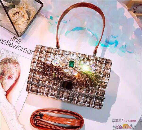 new european fashion baitao fabric decorative small square bag with one shoulder slant crossing girl bag and water drill beads
new european fashion baitao fabric decorative small square bag with one shoulder slant crossing girl bag and water drill beads