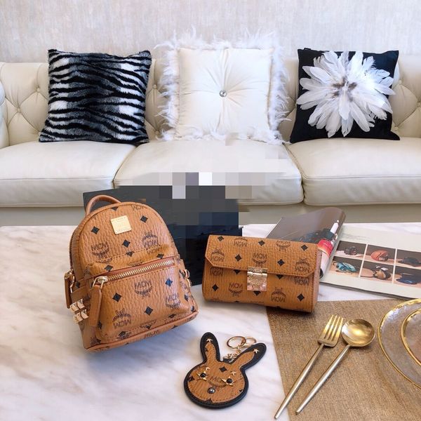 new fashion visetos letter prints Three-piece suit mini backpack chain shoulder messenger bag five colors
new fashion visetos letter prints Three-piece suit mini backpack chain shoulder messenger bag five colors