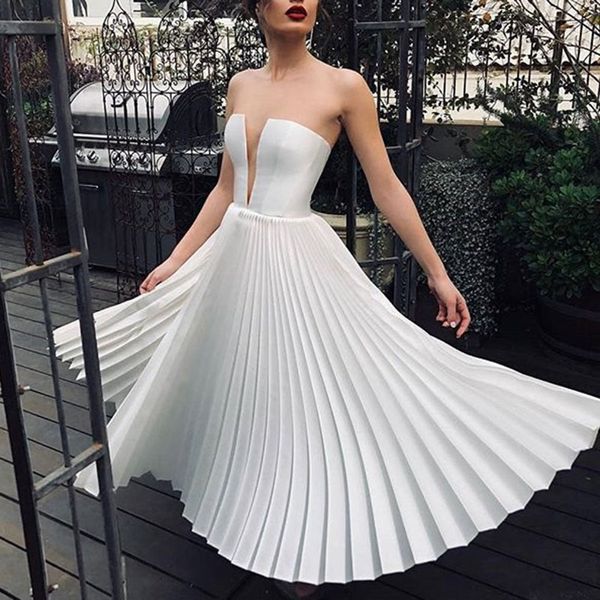ladies solid color deep v-neck strapless pleated big pendulum wedding long dress, Black;gray
ladies solid color deep v-neck strapless pleated big pendulum wedding long dress, Black;gray