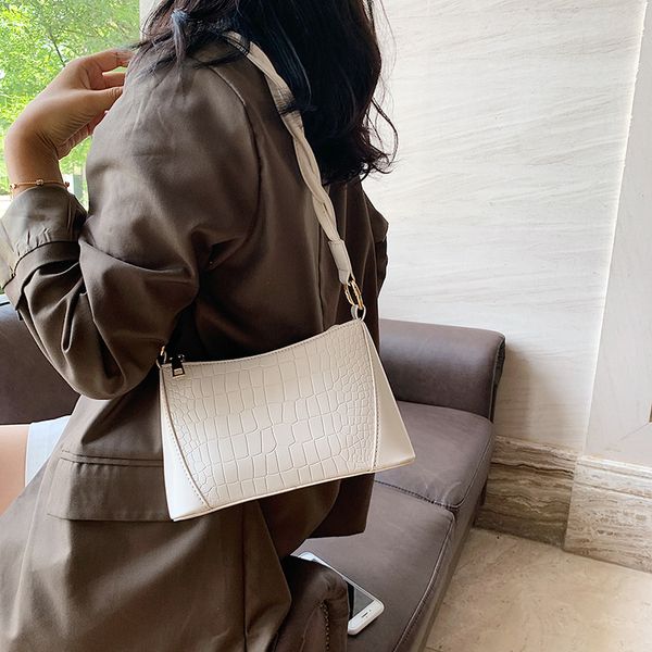 2020 new shoulder bag women's casual fashion korean crossbody bag ladies small fresh solid color armpit
2020 new shoulder bag women's casual fashion korean crossbody bag ladies small fresh solid color armpit