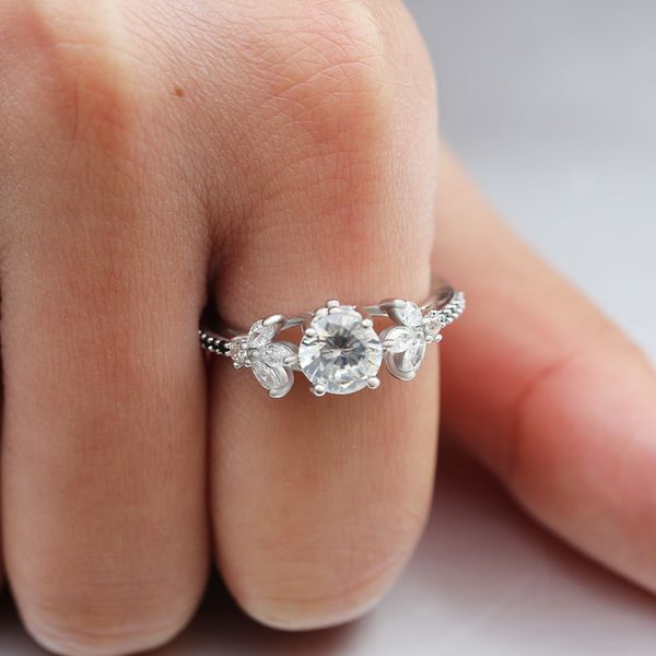 new trendy white crystal diamond engagement design rings for women elegant 925 sterling silver rings female wedding jewerly, Slivery;golden
new trendy white crystal diamond engagement design rings for women elegant 925 sterling silver rings female wedding jewerly, Slivery;golden