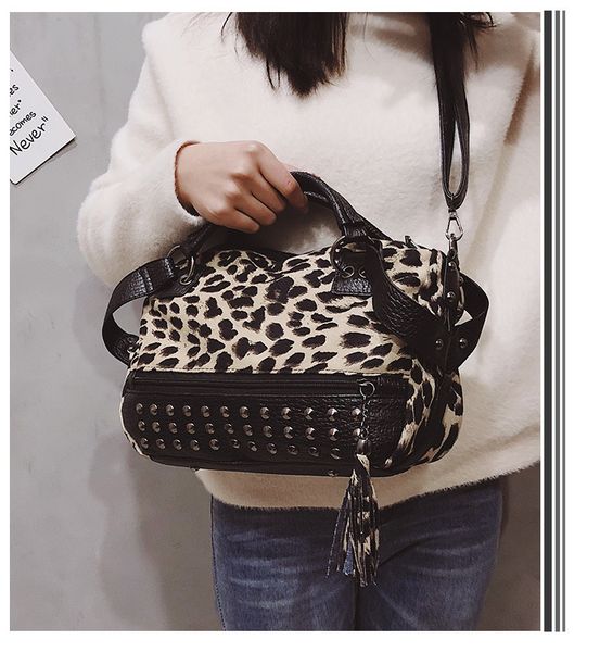 new european and american fashion design diagonal handbag lining ladies leopard shoulder bag ladies bag wholesale
new european and american fashion design diagonal handbag lining ladies leopard shoulder bag ladies bag wholesale