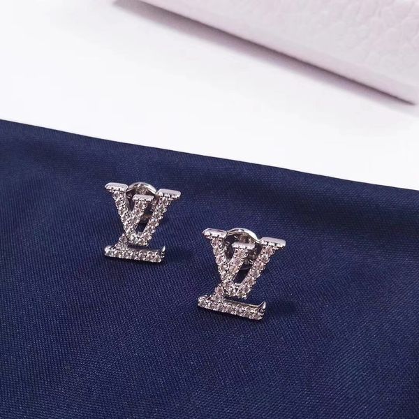 2019 S925 pure silver Brand name stud Earring luxury stud earring with diamond of logo shape drop Earrings Women Brand wedding jewelry gif
2019 S925 pure silver Brand name stud Earring luxury stud earring with diamond of logo shape drop Earrings Women Brand wedding jewelry gif