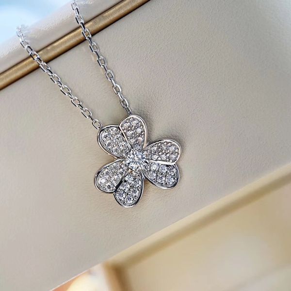 fashion-s925 pure silver charm earring with sparky diamond flower shape for women and girl friend necklace and earring jewelry gift, Golden
fashion-s925 pure silver charm earring with sparky diamond flower shape for women and girl friend necklace and earring jewelry gift, Golden