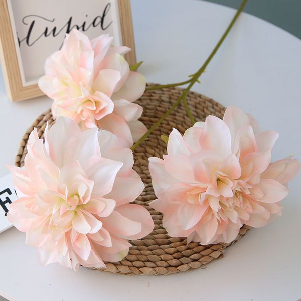 1 piece, 3 heads, 5 colors, dahlia, high-end wedding road, decoration, a few sentences, artificial fake flowers
1 piece, 3 heads, 5 colors, dahlia, high-end wedding road, decoration, a few sentences, artificial fake flowers