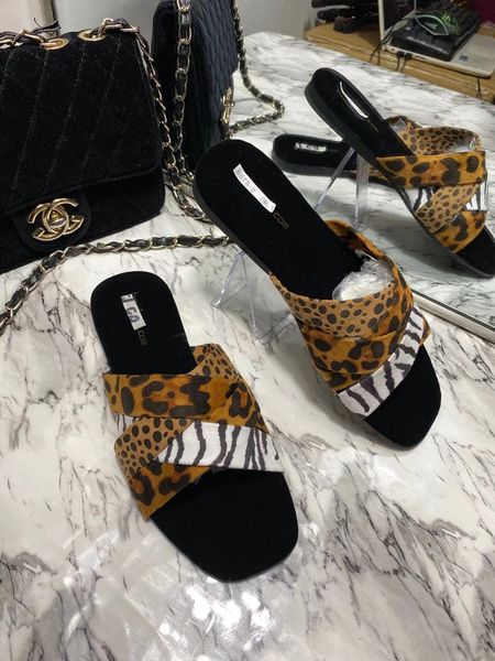 slipper spot summer women's sandals fashion slippers european and american big-name explosion models new flat shoes, Black
slipper spot summer women's sandals fashion slippers european and american big-name explosion models new flat shoes, Black