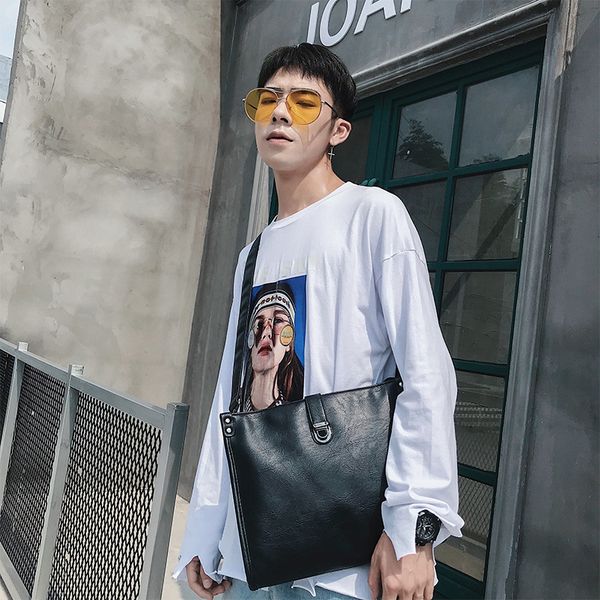 the new korean version of men's shoulder bag men's bag messenger business 
the new korean version of men's shoulder bag men's bag messenger business