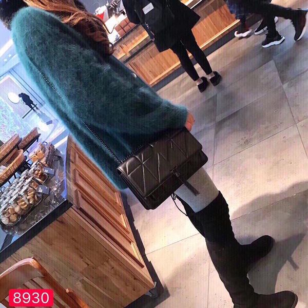 new fashion ladies leather bag chain ladies shoulder messenger bag with gift box packaging
new fashion ladies leather bag chain ladies shoulder messenger bag with gift box packaging