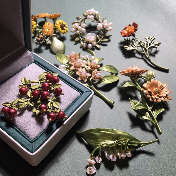 maxi designer style high-grade vintage enamel brooch freshwater pearl brooches accessory christmas day gift gift with box for girls, Gray
maxi designer style high-grade vintage enamel brooch freshwater pearl brooches accessory christmas day gift gift with box for girls, Gray