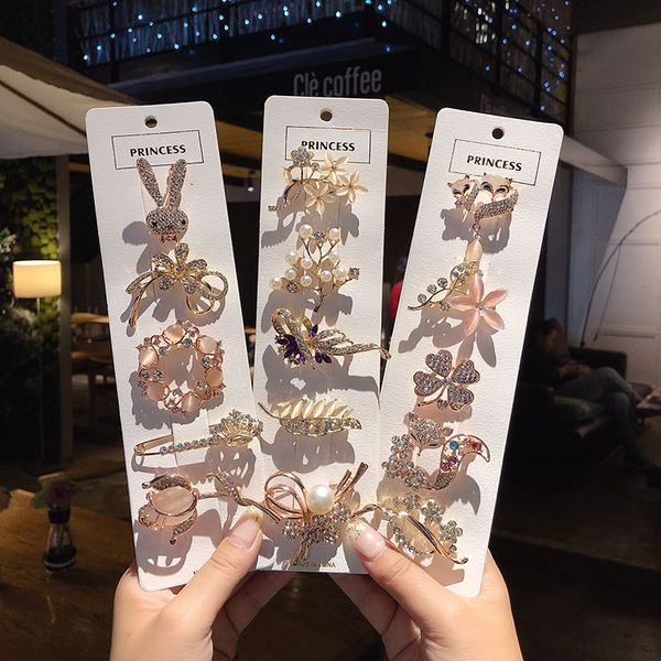 2019 korea new fashion retro brooch creative rhinestone scarves buckle pearls men and women animal pins, Gray
2019 korea new fashion retro brooch creative rhinestone scarves buckle pearls men and women animal pins, Gray