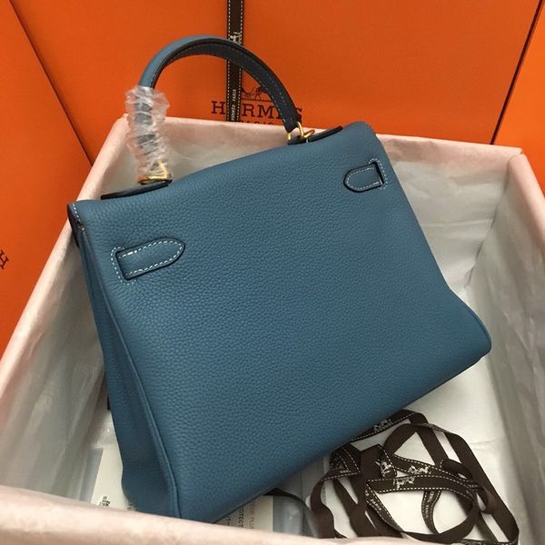 classic lady's handbag high-end custom quality handbag fashion business casual style metal accessories with long shoulder strap, Silver
classic lady's handbag high-end custom quality handbag fashion business casual style metal accessories with long shoulder strap, Silver