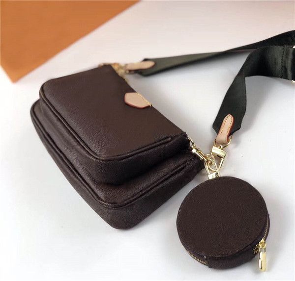 global classic printing 3 in 1 set leather female shoulder bag handbag 68118 size 24cm 13cm 4.5cm
global classic printing 3 in 1 set leather female shoulder bag handbag 68118 size 24cm 13cm 4.5cm