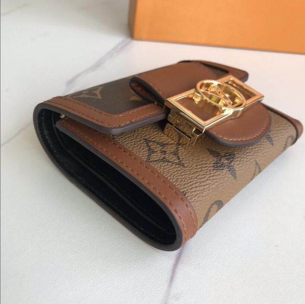 2020 fashion classic retro patchwork ladies short wallet small and practical classic bag, Red;black
2020 fashion classic retro patchwork ladies short wallet small and practical classic bag, Red;black