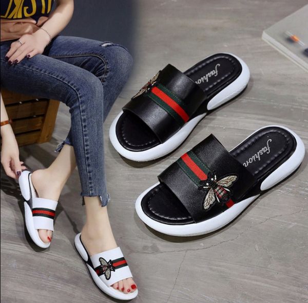 2019 новые буквы женские модели нескользкие шлепанцы с толстыми стенками улиц Евро
2019 новые буквы женские модели нескользкие шлепанцы с толстыми стенками улиц Евро