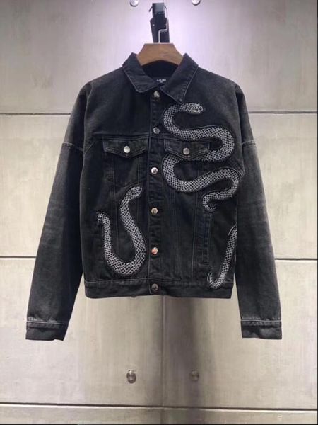2019 моды джинсовой куртки мужские куртки черный вышитые змея джинсовой куртки Ripped
2019 моды джинсовой куртки мужские куртки черный вышитые змея джинсовой куртки Ripped